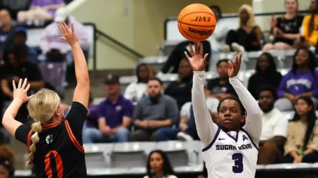 UCA's Randrea Wright puts up a shot against Hendrix