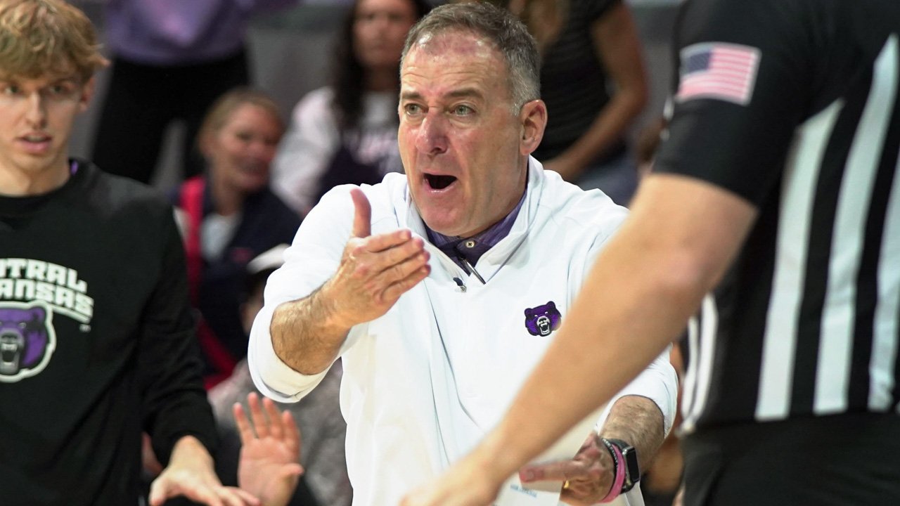 UCA Bears coach John Shulman during game against SMU.