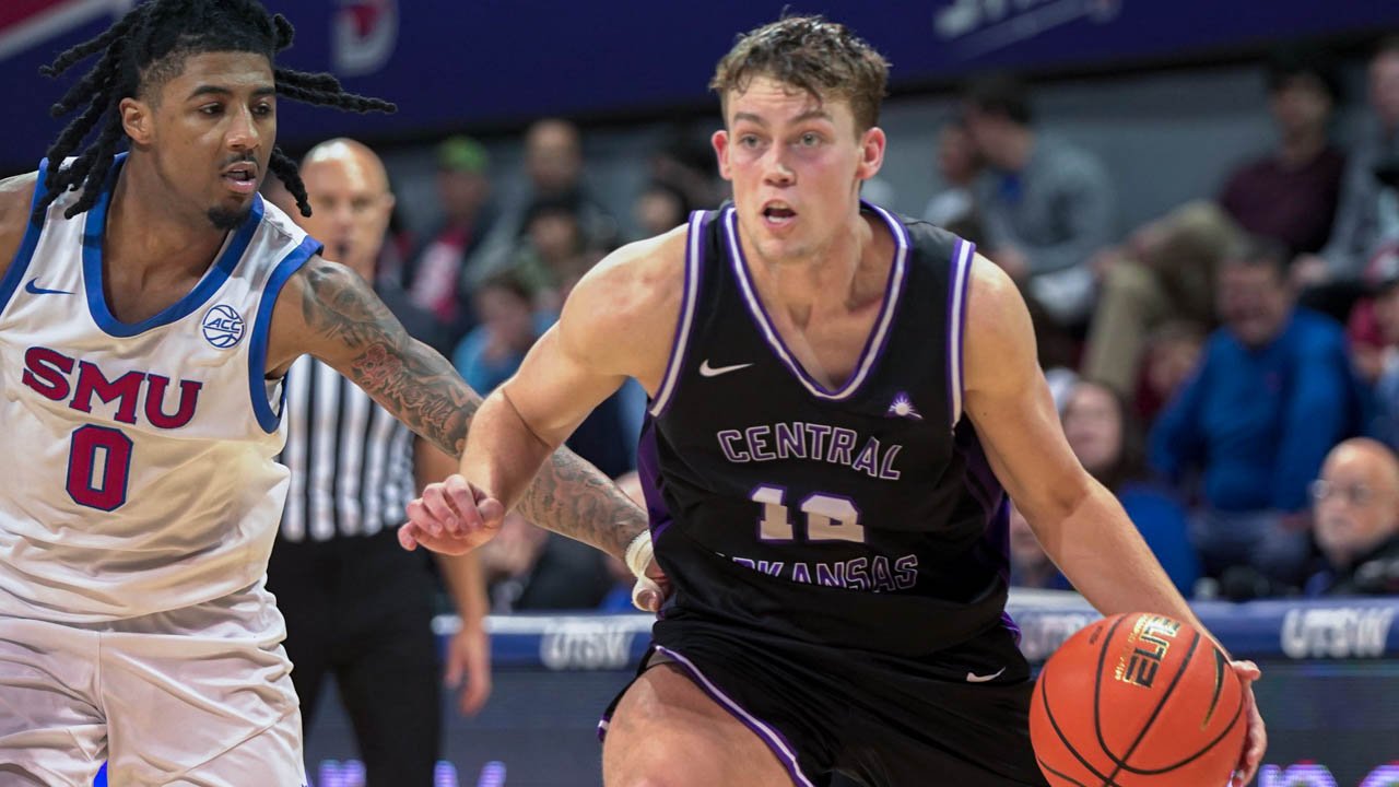UCA Bears Ty Robinson talks with coach John Shulman during game against the SMU Mustangs