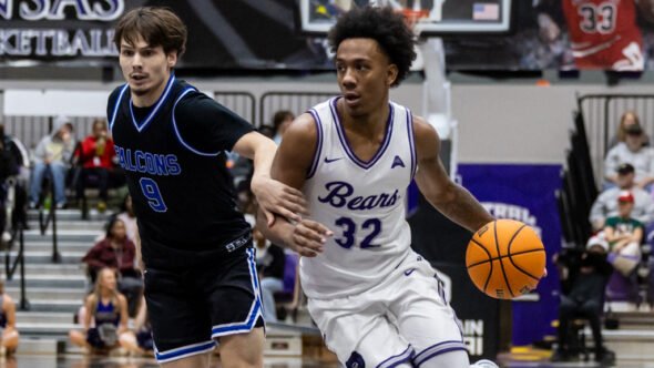 UCA Bears Luke Moore against Kansas Christian