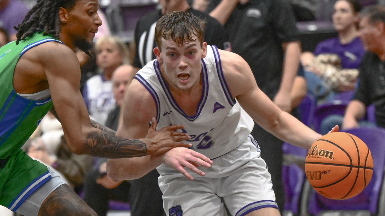 UCA Bears forward Ty Robinson during game against Florida Gulf Coast