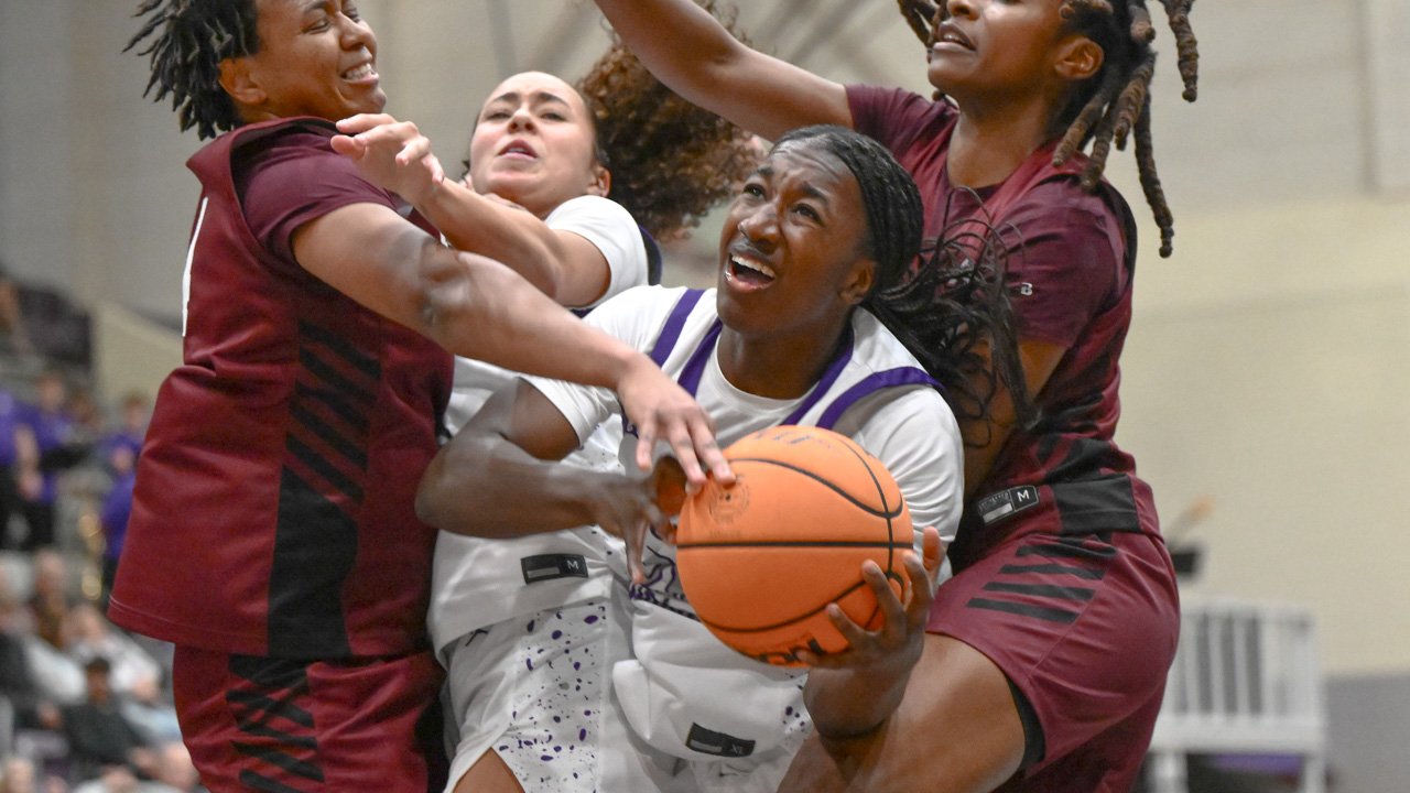 UCA Sugar Bears Linda Amaning drives the lane against Eastern Kentucky
