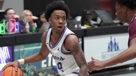 UCA Bears guard Luke Moore looking inside against Eastern Kentucky